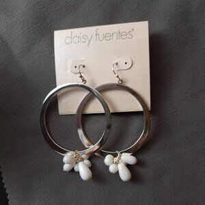 Daisy Fuentes Adorable Hoop Earrings